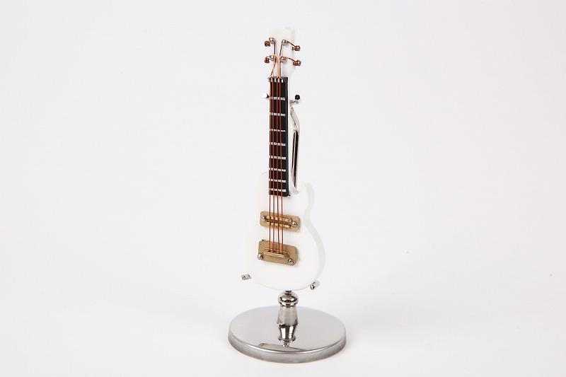 エレキギター ｇｅ18 7cm Wh スタンド ケース付き サンライズサウンドハウス はミニチュア楽器の品質 種類にこだわった専門店です