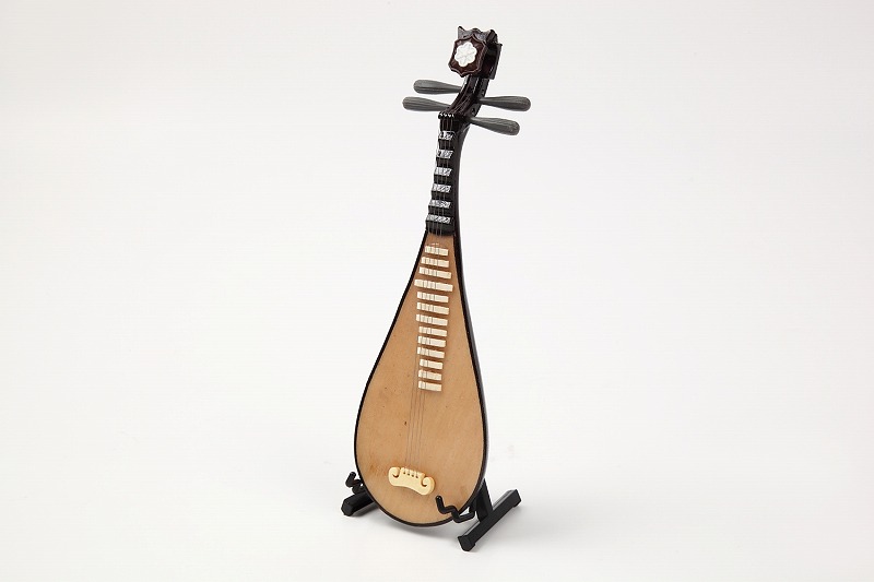 中国琵琶20cm【スタンド・ケース付き】『サンライズサウンドハウス』はミニチュア楽器の品質・種類にこだわった専門店です。