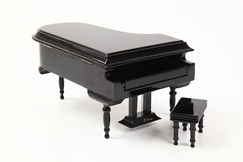 グランドピアノ18cm（黒）【ケース付き】『サンライズサウンドハウス』はミニチュア楽器の品質・種類にこだわった専門店です。